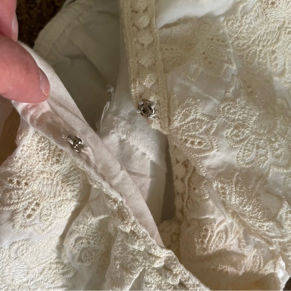 Jennifer & Grace Beige Eyelet Lace Ruffle V Neck Blouse - S - Picture 5 of 14